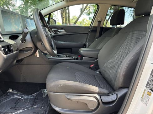 Used 2025 Kia Sportage LX FWD image 24