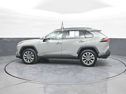 Used 2022 Toyota RAV4 XLE Premium AWD/4WD image 5