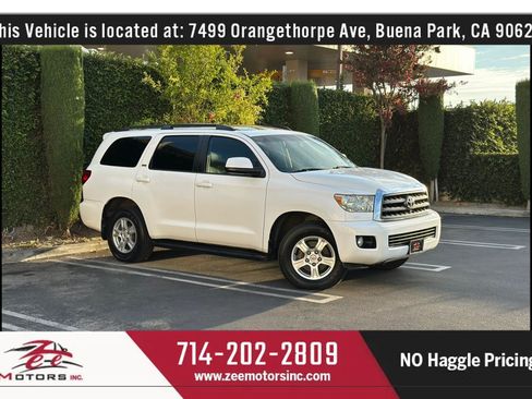 Used 2015 Toyota Sequoia SR5 w/ Premium Package RWD image 2