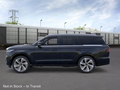 New 2026 Lincoln Navigator Black Label AWD/4WD image 4