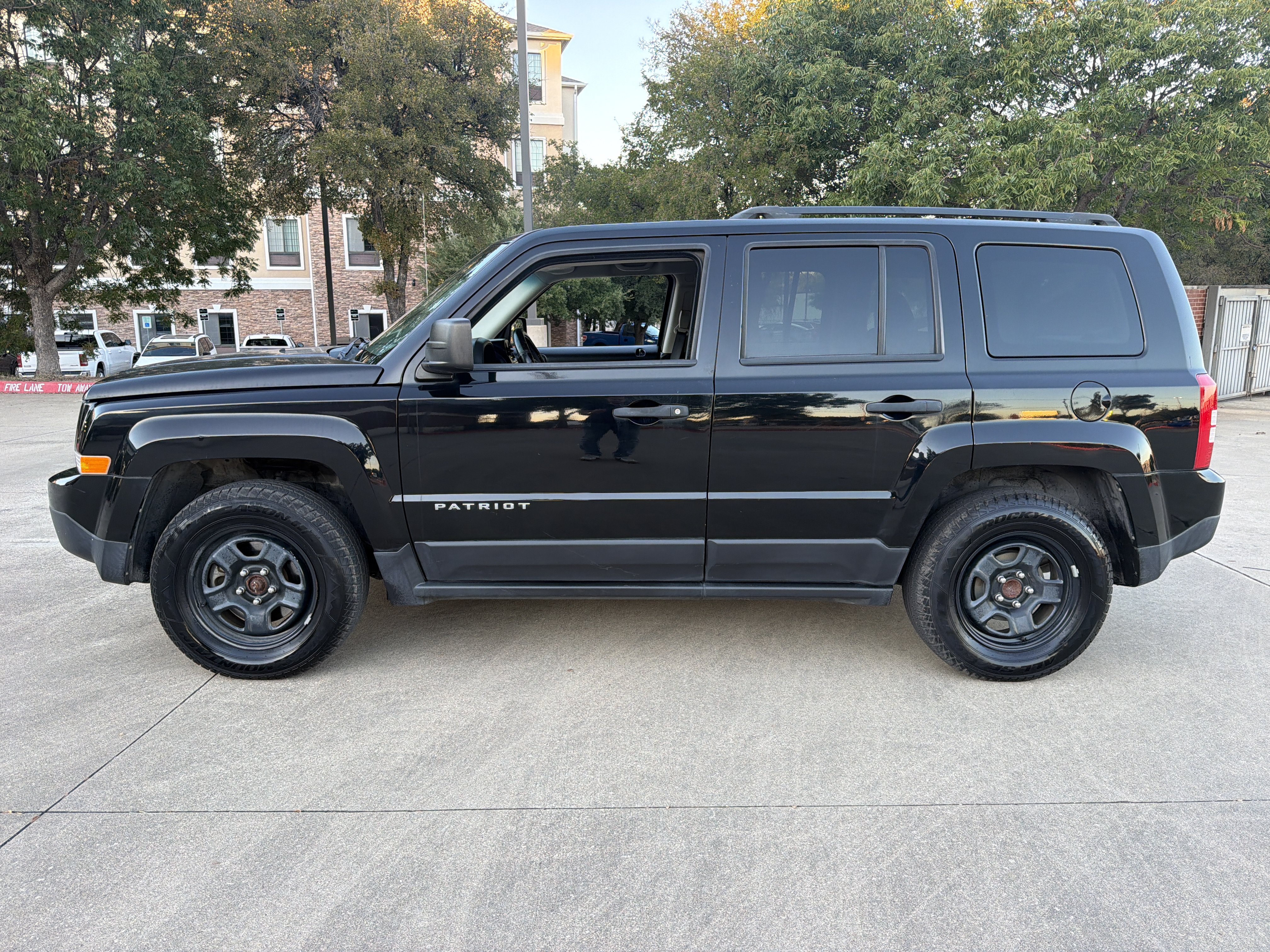 Used 2016 Jeep Patriot Sport FWD image 4