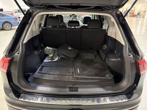 Certified 2023 Volkswagen Tiguan SE FWD image 12