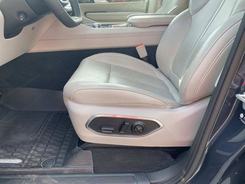 Certified 2024 Jeep Wagoneer L 2WD image 24