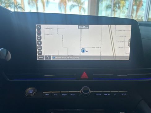 Used 2023 Hyundai Elantra Limited image 9