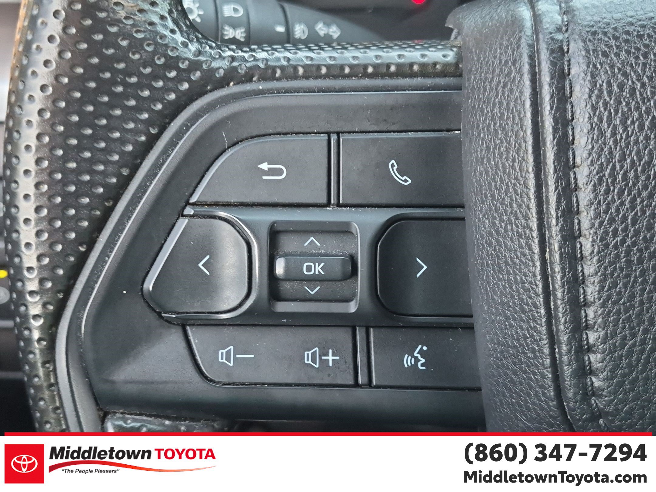 Used 2025 Toyota Tacoma SR5 AWD/4WD image 19