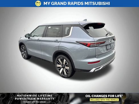 New 2026 Mitsubishi Outlander SE image 5