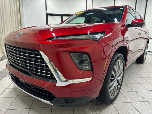 Certified 2025 Buick Enclave Avenir image 11