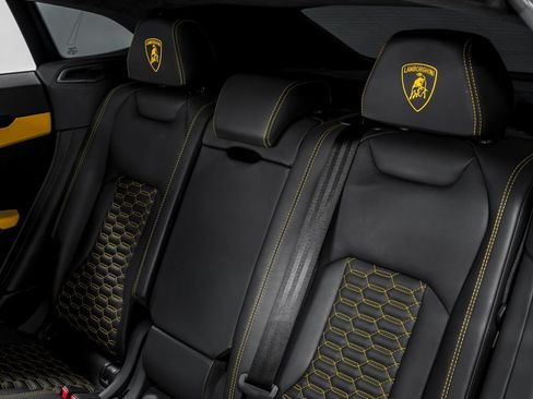 Used 2022 Lamborghini Urus AWD/4WD image 30