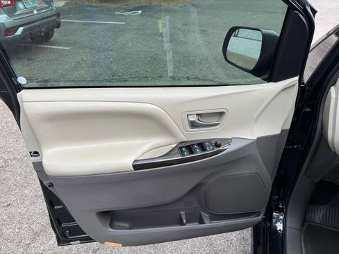 Used 2019 Toyota Sienna XLE image 20