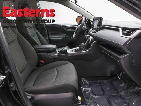 Used 2021 Toyota RAV4 XLE AWD/4WD image 23