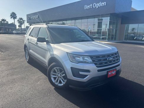 Used 2017 Ford Explorer FWD image 1