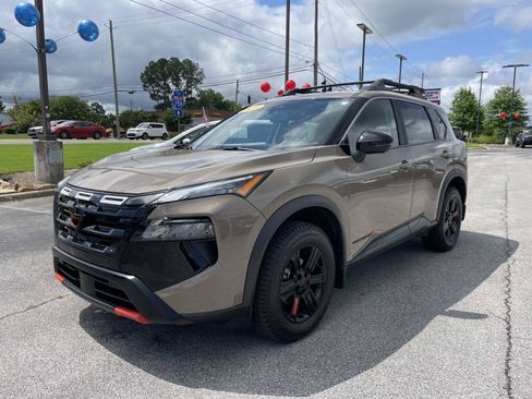 Used 2025 Nissan Rogue SV w/ Rock Creek Premium Package AWD/4WD image 9