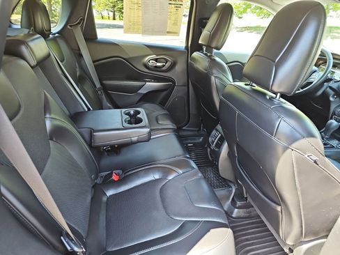 Used 2019 Jeep Cherokee Limited AWD/4WD image 16