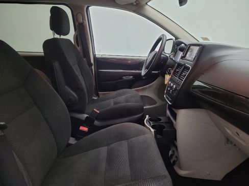 Used 2020 Dodge Grand Caravan SE image 21