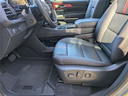 Certified 2024 Chevrolet Traverse RS image 12