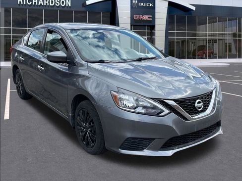 Used 2017 Nissan Sentra S image 4