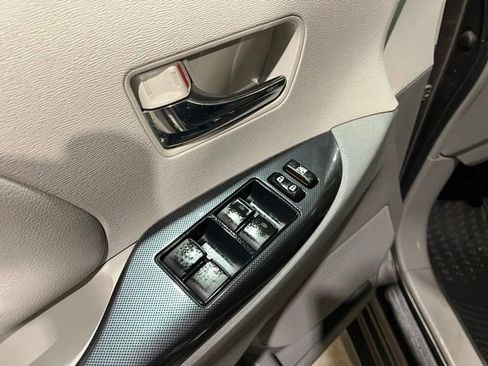 Used 2013 Toyota Sienna SE image 34