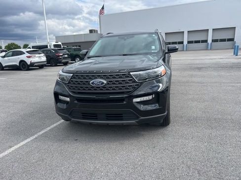 Used 2022 Ford Explorer XLT w/ Equipment Group 202A AWD/4WD image 5