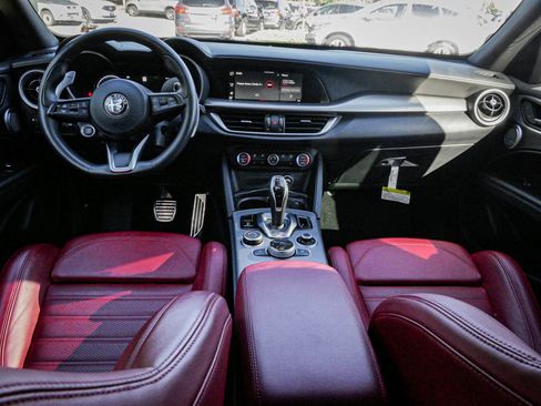 Used 2024 Alfa Romeo Stelvio Veloce image 29