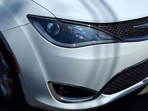 Used 2020 Chrysler Pacifica Limited FWD image 10