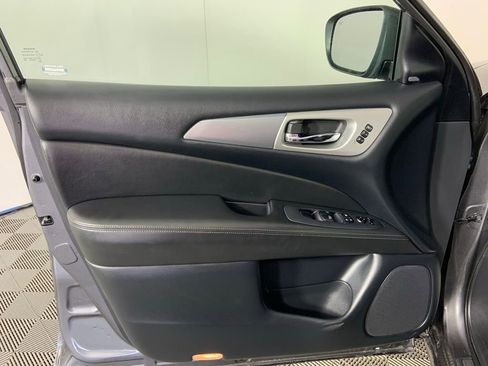 Used 2019 Nissan Pathfinder SL image 27