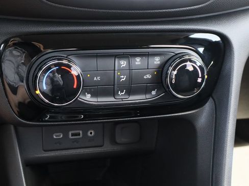 Certified 2023 Buick Encore GX Preferred w/ Cold Weather Comfort Package FWD image 17