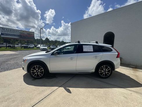 Used 2018 Volvo V60 T5 Cross Country AWD/4WD image 2