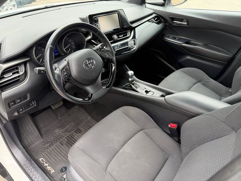 Used 2018 Toyota C-HR XLE FWD image 10