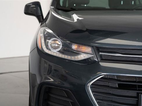 Used 2021 Chevrolet Trax LT w/ Driver Confidence Package image 9