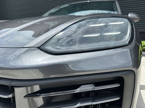 Certified 2026 Porsche Cayenne S AWD/4WD image 9