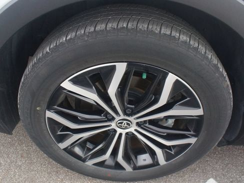 Used 2023 Toyota Crown AWD/4WD image 25