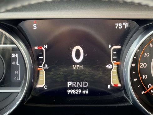 Used 2020 Jeep Wrangler Unlimited Sahara AWD/4WD image 23