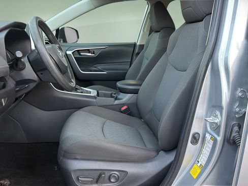 Used 2025 Toyota RAV4 XLE AWD/4WD image 17