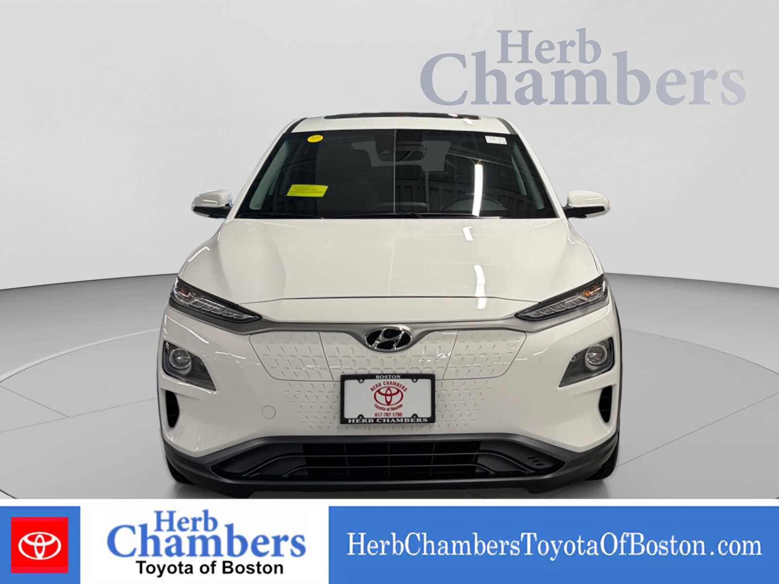 Used 2021 Hyundai Kona Limited w/ Cargo Package FWD image 2