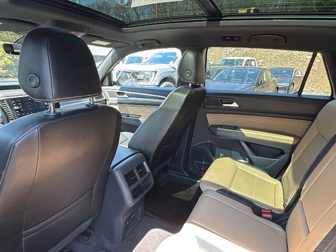 Used 2022 Volkswagen Atlas Cross Sport SE w/ Panoramic Sunroof Package image 30