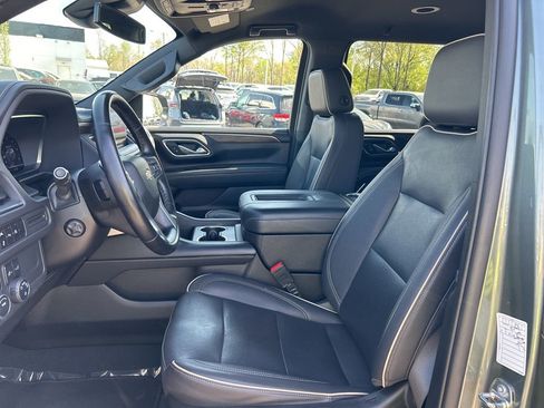 Used 2023 Chevrolet Suburban Premier image 9