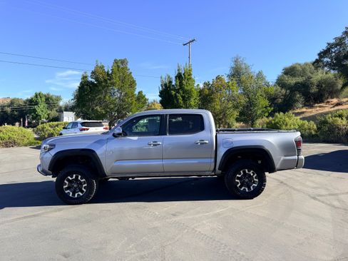 Used 2020 Toyota Tacoma TRD Off-Road w/ Technology Package AWD/4WD image 1