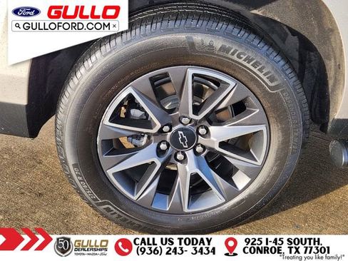 Used 2023 Chevrolet Suburban Z71 w/ Luxury Package AWD/4WD image 8