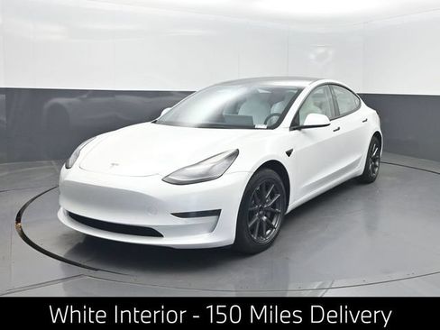 Used 2022 Tesla Model 3 Standard Range RWD image 1