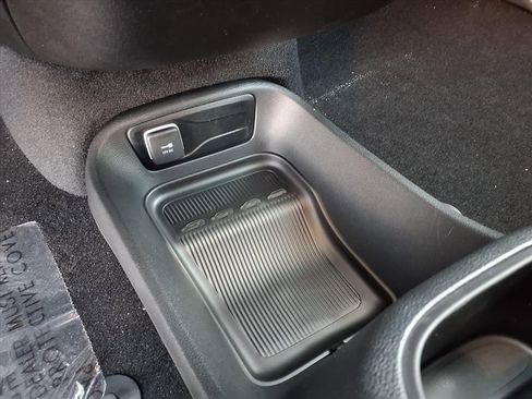 New 2026 Chrysler Pacifica Select image 9