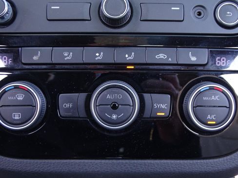 Used 2015 Volkswagen Eos Final Edition image 12