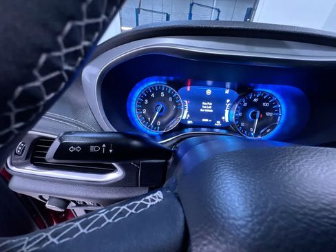 Used 2025 Chrysler Pacifica Limited image 18