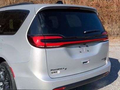New 2026 Chrysler Pacifica Limited
