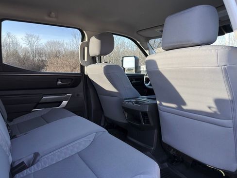 Used 2022 Toyota Tundra SR5 w/ SR5 Convenience Package AWD/4WD image 31