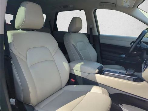 Used 2025 Nissan Pathfinder SL FWD image 27