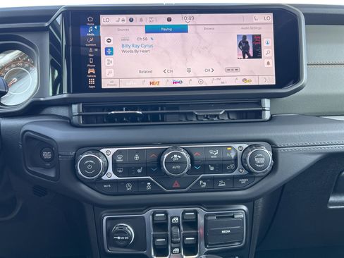 New 2026 Jeep Gladiator Mojave image 17