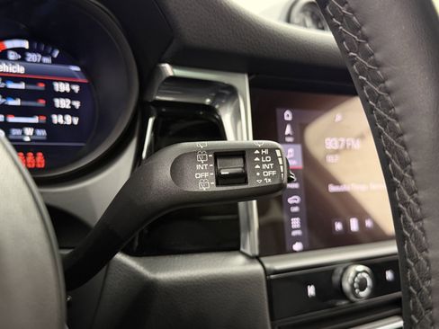 Certified 2025 Porsche Macan image 51