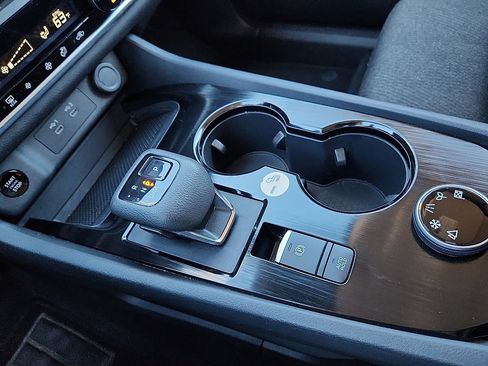 Used 2024 Nissan Rogue SV image 12