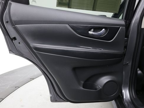 Used 2018 Nissan Rogue SL FWD image 28
