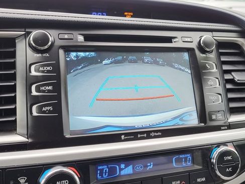 Used 2017 Toyota Highlander XLE AWD/4WD image 16